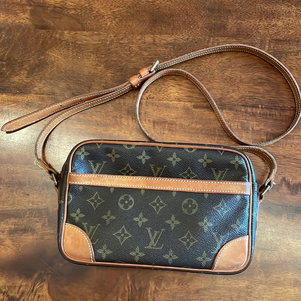 Louis Vuitton Brown Trocadero Bag with Monogram Design - Picture 2 of 15